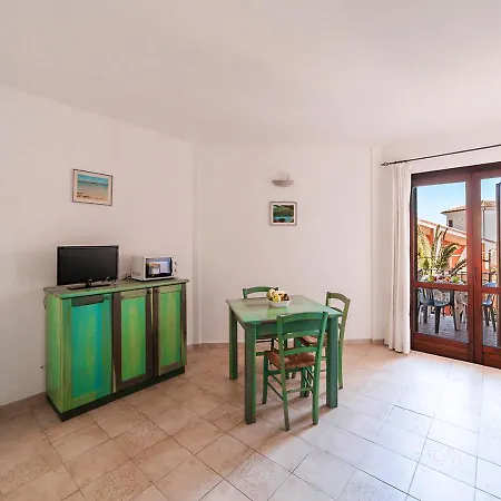 Peter House 3 *